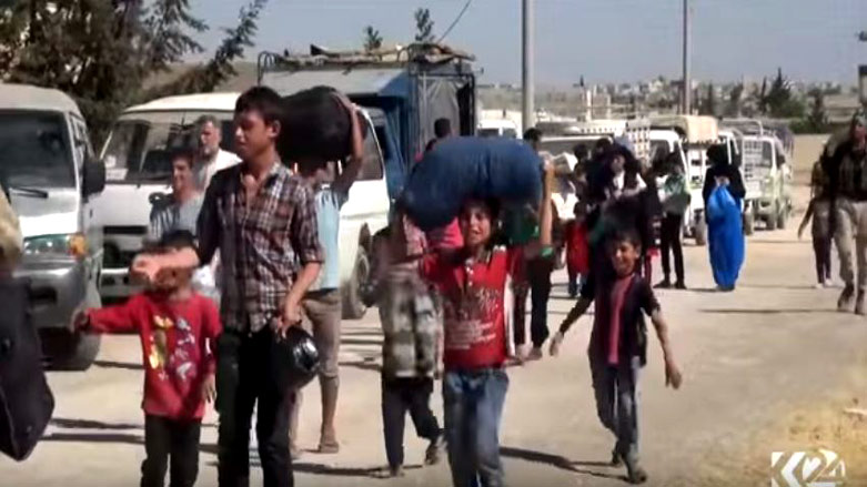 بەڤیدیۆ..ژنانی منبج جلە رەشەكانی داعش دەسوتێنن 