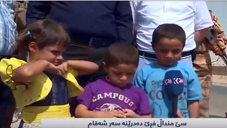 سێ منداڵ فڕێدەدرێنە سەر شەقام