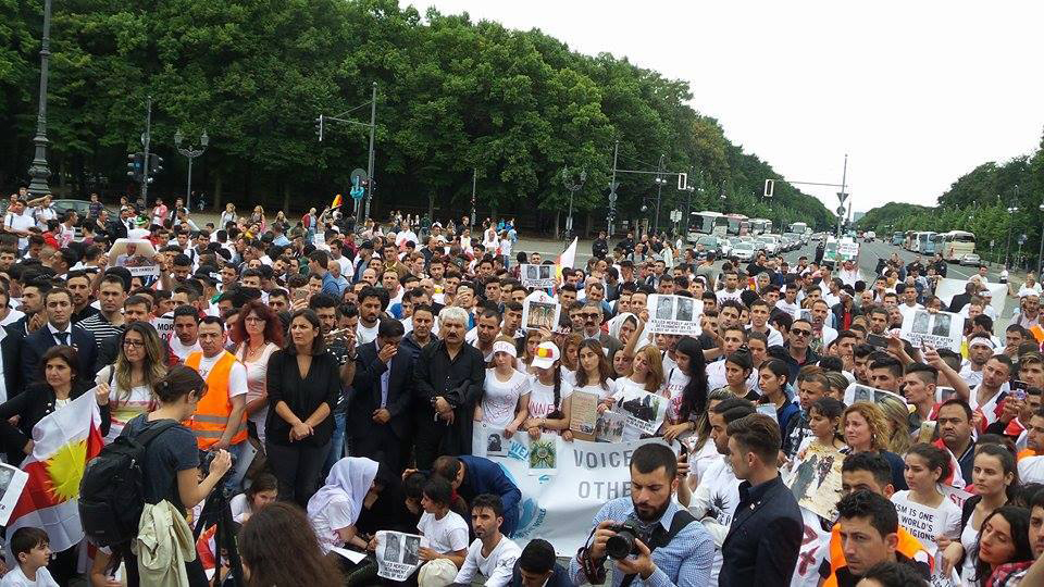 بالصور..مظاهرة ببرلين في الذكرى الثانية لـ