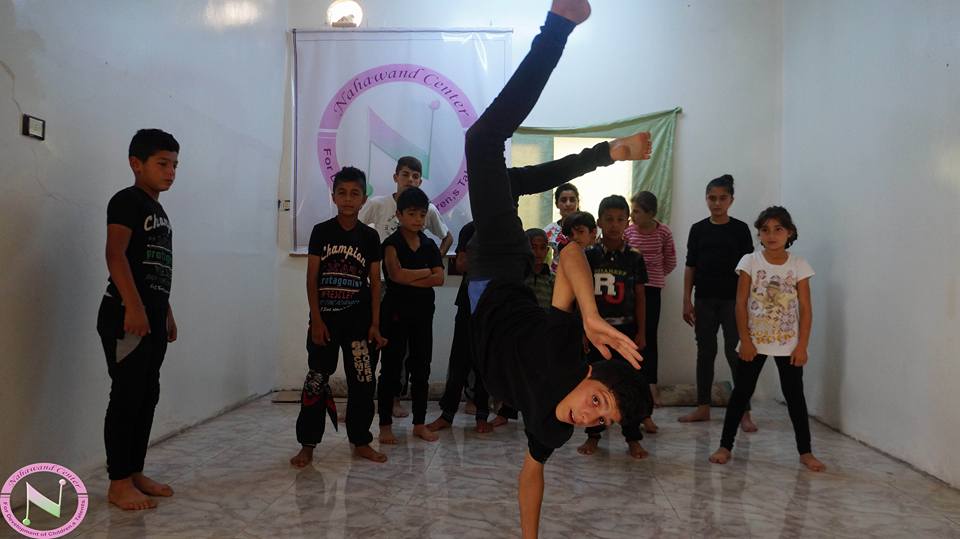 Rojava children learn music amid violence