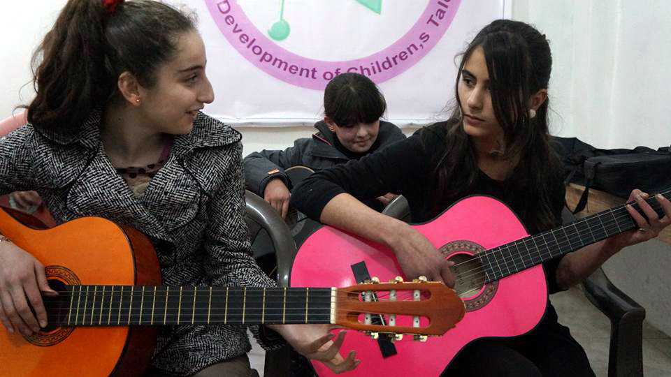 Rojava children learn music amid violence