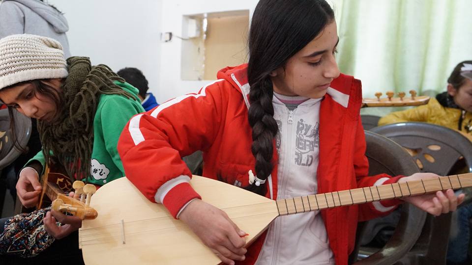 Rojava children learn music amid violence