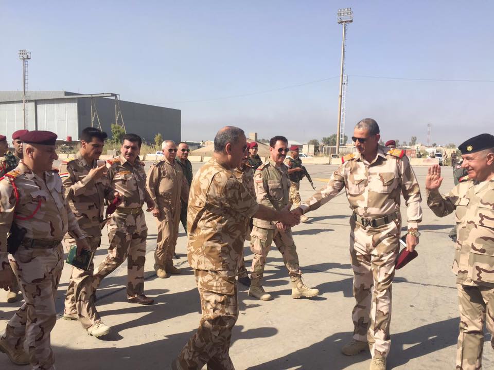 بالصور.. وزير الدفاع العراقي يصل مخمور