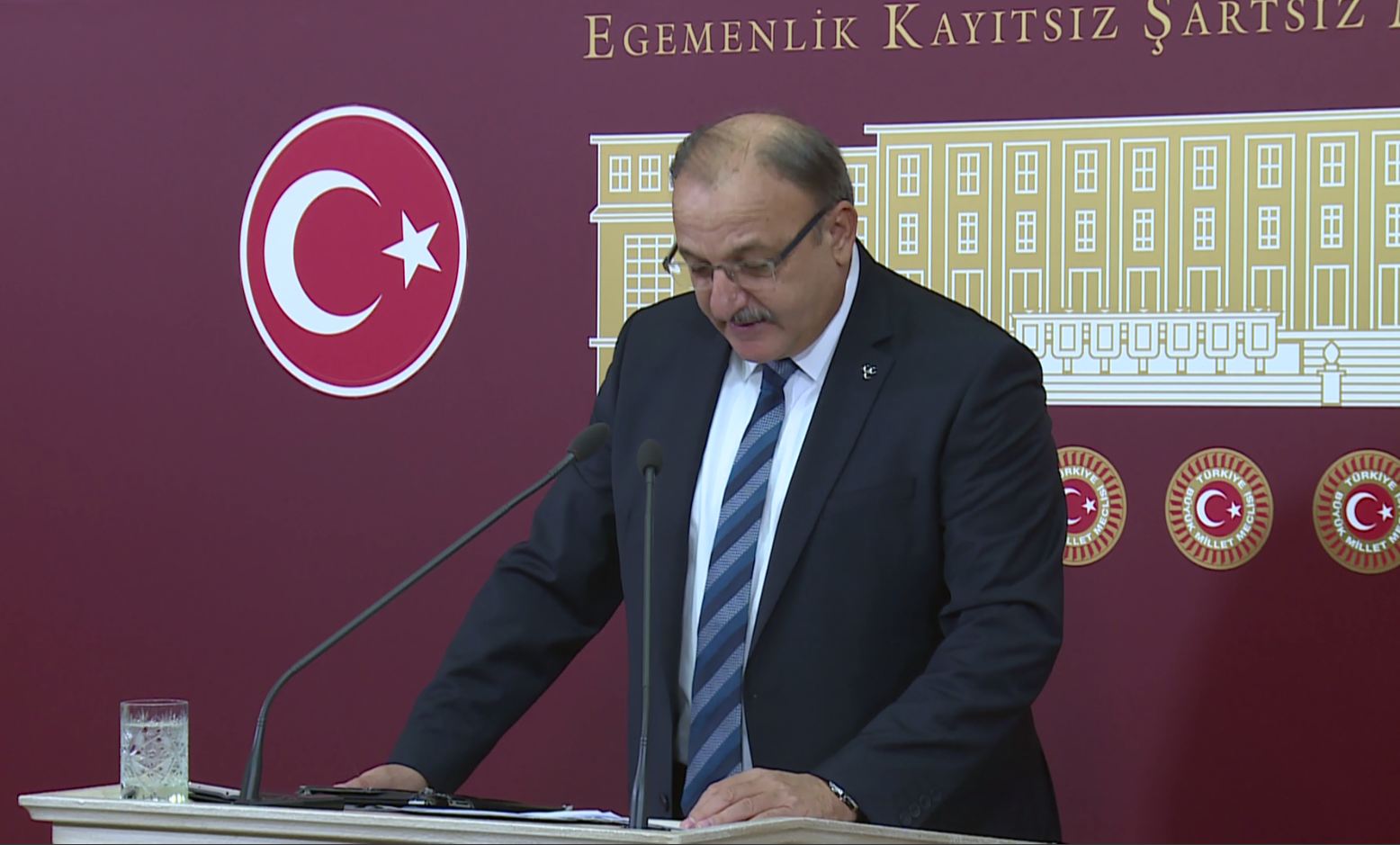 Veguhestina navendên parêzgehan bû cihê nîqaşê