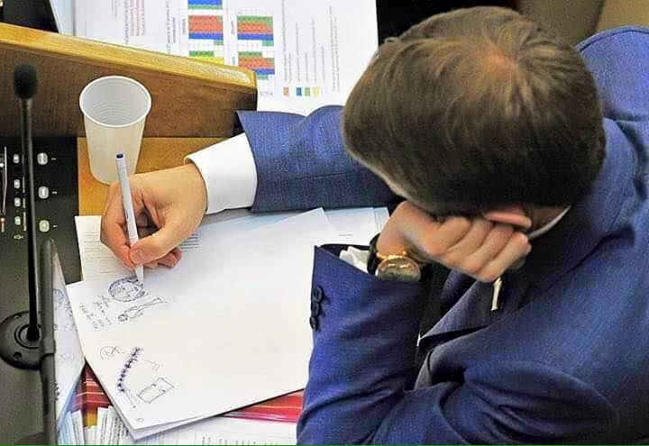 به‌ وێنه‌.. بزانه‌ په‌رله‌مانتارانی رووسیا خه‌ریكی چین؟