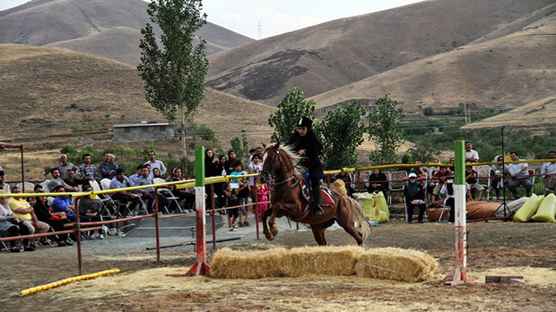 بە وێنە..فستیڤاڵی یاریی و سوارچاكی سنە