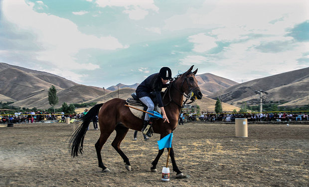 بە وێنە..فستیڤاڵی یاریی و سوارچاكی سنە