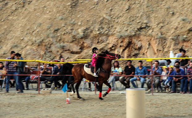 بە وێنە..فستیڤاڵی یاریی و سوارچاكی سنە