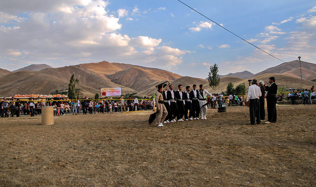 بە وێنە..فستیڤاڵی یاریی و سوارچاكی سنە