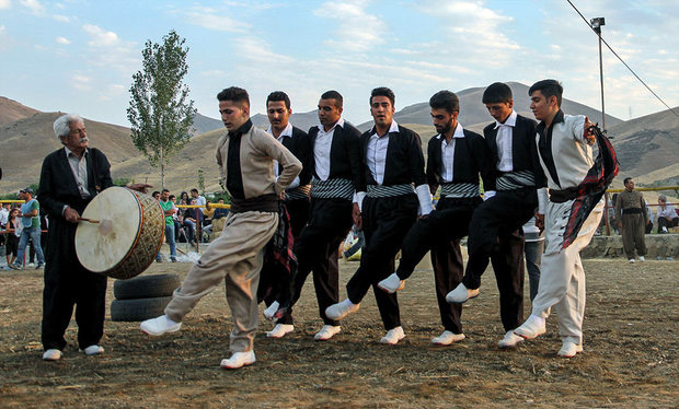 بە وێنە..فستیڤاڵی یاریی و سوارچاكی سنە