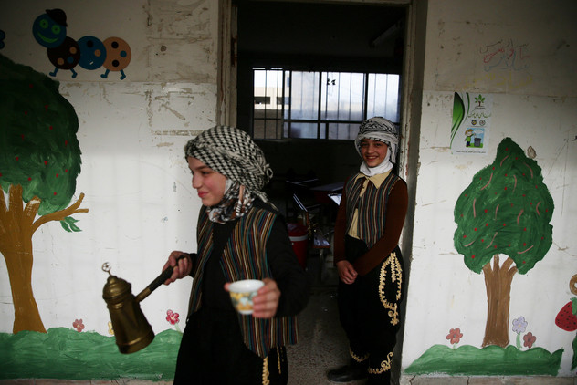 بالصور.. مدرسة تحت الارض نتيجة الحرب في سوريا