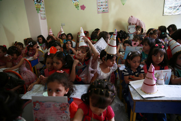 بالصور.. مدرسة تحت الارض نتيجة الحرب في سوريا