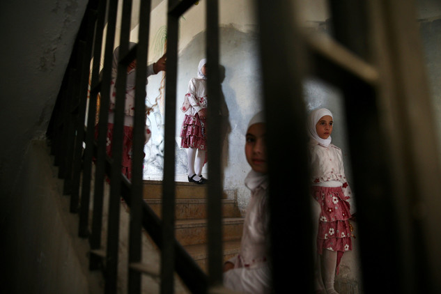 بالصور.. مدرسة تحت الارض نتيجة الحرب في سوريا