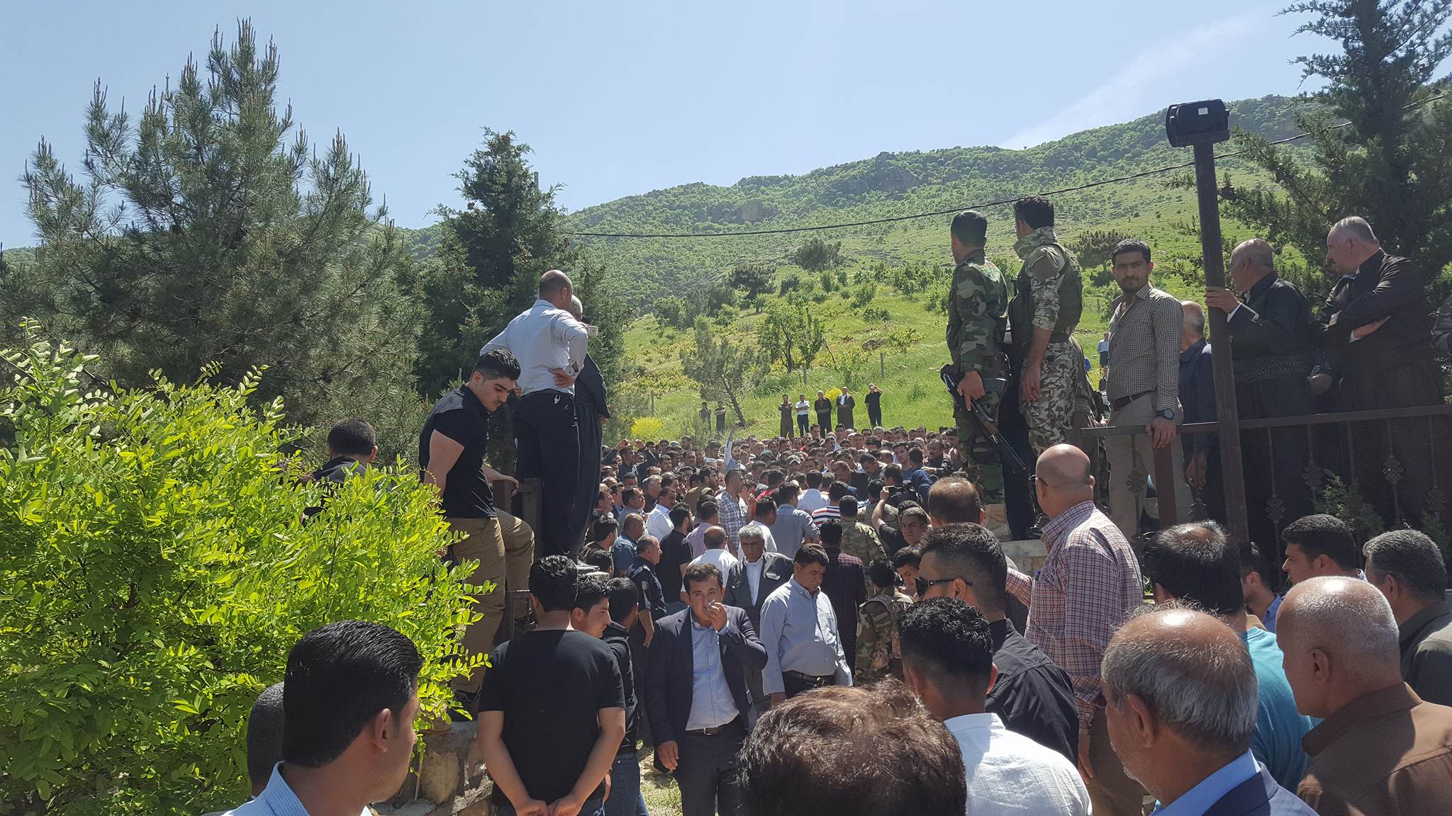 به‌ وێنه‌.. رێوڕه‌سمی به‌خاكسپاردنی فه‌رمانده‌ شه‌هیده‌كه‌ی خورماتوو