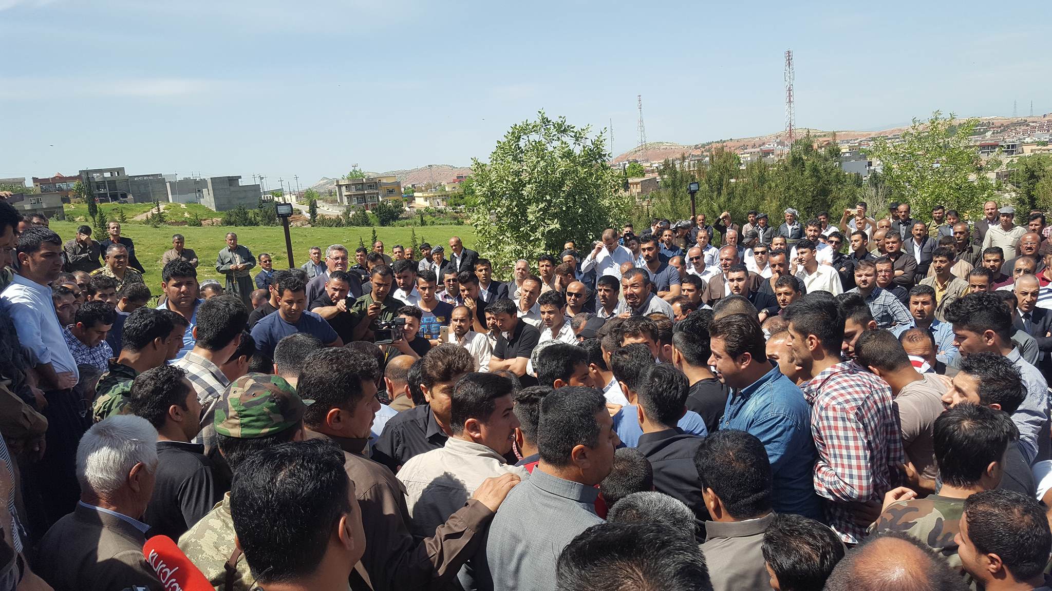 به‌ وێنه‌.. رێوڕه‌سمی به‌خاكسپاردنی فه‌رمانده‌ شه‌هیده‌كه‌ی خورماتوو