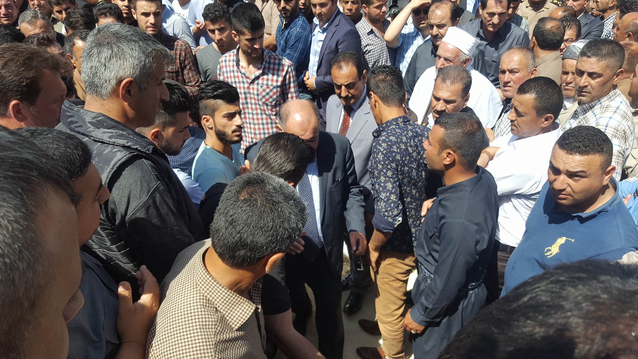 به‌ وێنه‌.. رێوڕه‌سمی به‌خاكسپاردنی فه‌رمانده‌ شه‌هیده‌كه‌ی خورماتوو