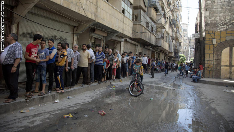بالصور.. حفلات بشاطئ اللاذقية وقصف بحلب وادلب