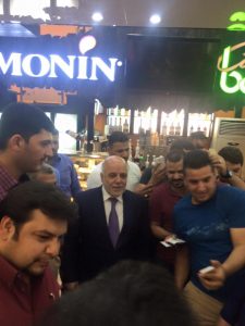 به‌ وێنه‌: عه‌بادی له‌ خواردنگه‌یه‌كی به‌غدا