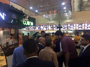به‌ وێنه‌: عه‌بادی له‌ خواردنگه‌یه‌كی به‌غدا