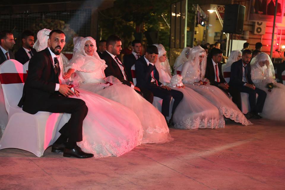 بالصور.. زفاف جماعي على انغام الدبكة العربية في اربيل