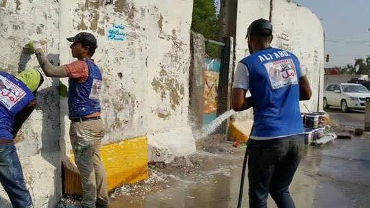 بالصور.. عراقيون يحولون الكتل الخرسانية الى لوحات فنية