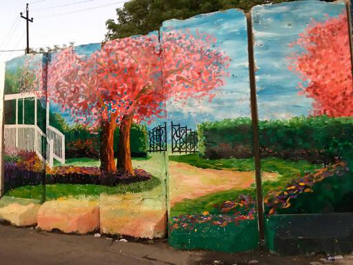 بالصور.. عراقيون يحولون الكتل الخرسانية الى لوحات فنية