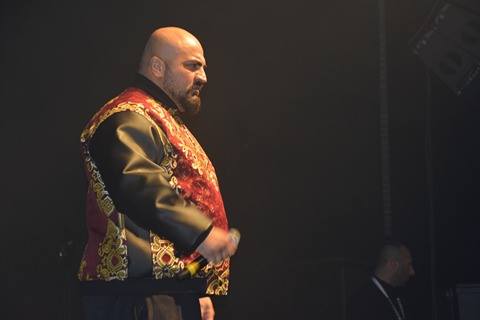 Berlîn: Rapperan bo piştgiriya zarokên Kurd strandin