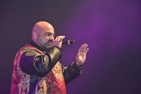Berlîn: Rapperan bo piştgiriya zarokên Kurd strandin
