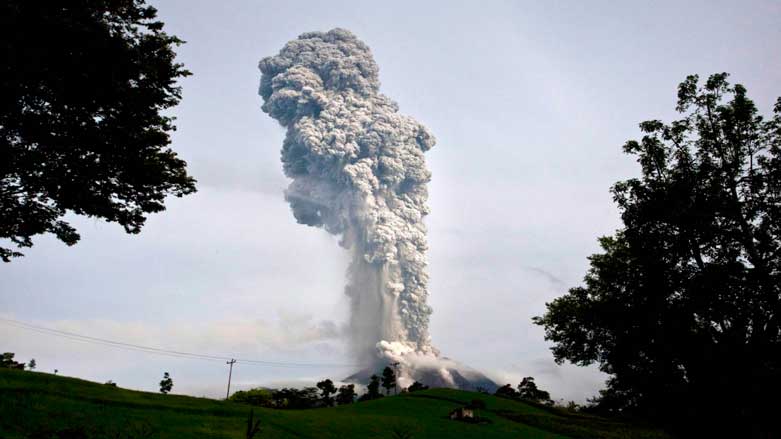 مقتل 7 أشخاص على الأقل بثورة بركان اندونيسي