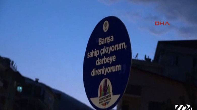 Piştî çalkîyekê, polîs hijmarek a alîgir ên HDP û DBP li Colemêrgê digirin