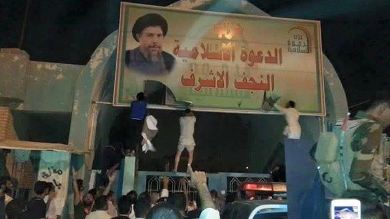 متظاهرون يصعدون ويهاجمون مقار احزاب شيعية والمالكي يشبههم بـ"فدائيي صدام"