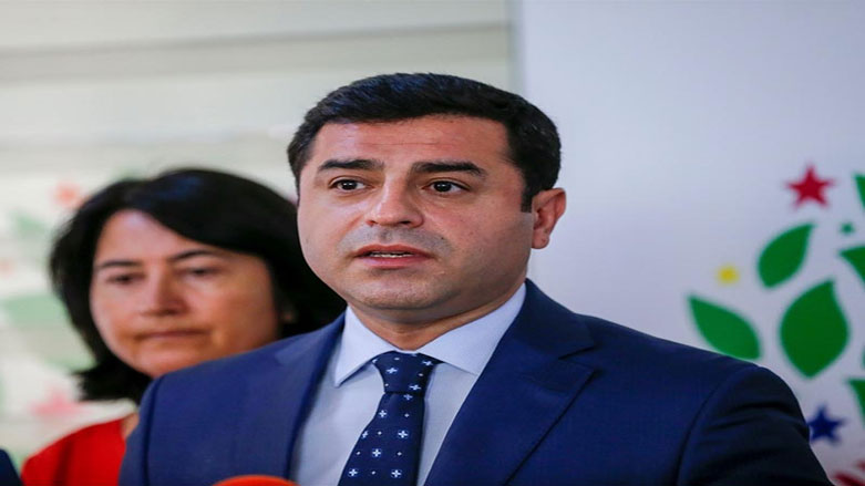 ده‌میرتاش وه‌ڵامی سه‌رۆك وه‌زیران ده‌داته‌وه‌