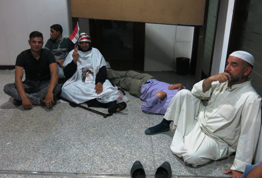 لحظة اقتحام البرلمان العراقي - تصوير: خليل المرشدي