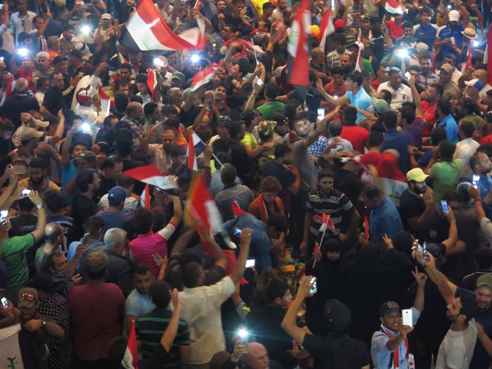 لحظة اقتحام البرلمان العراقي - تصوير: خليل المرشدي