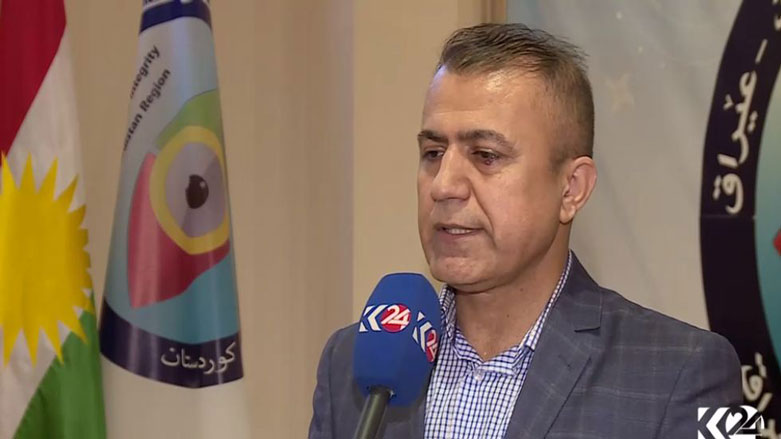 Deste ya destpakîyê: Vekolînê di dengo ya belavbûn a pirsyar ên pol a 12 dikîn