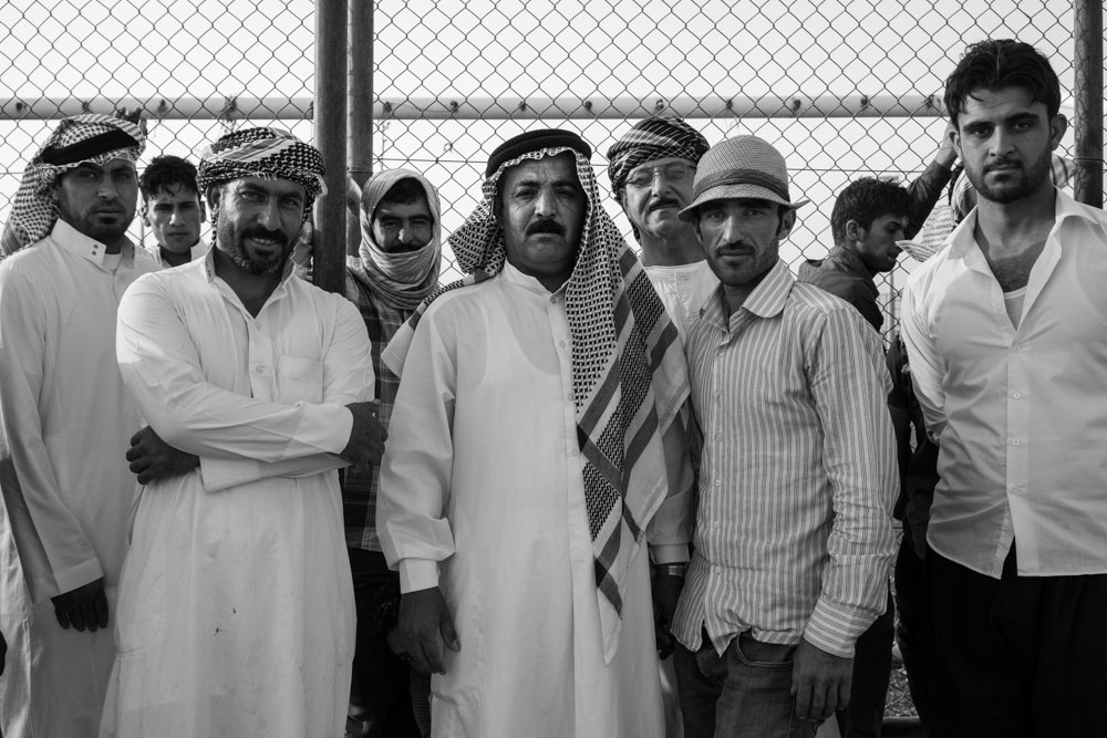 نازحون يتلقون اغاثات انسانية في مخيم ديبكة – تصوير: الكساندر افونسو – كوردستان24