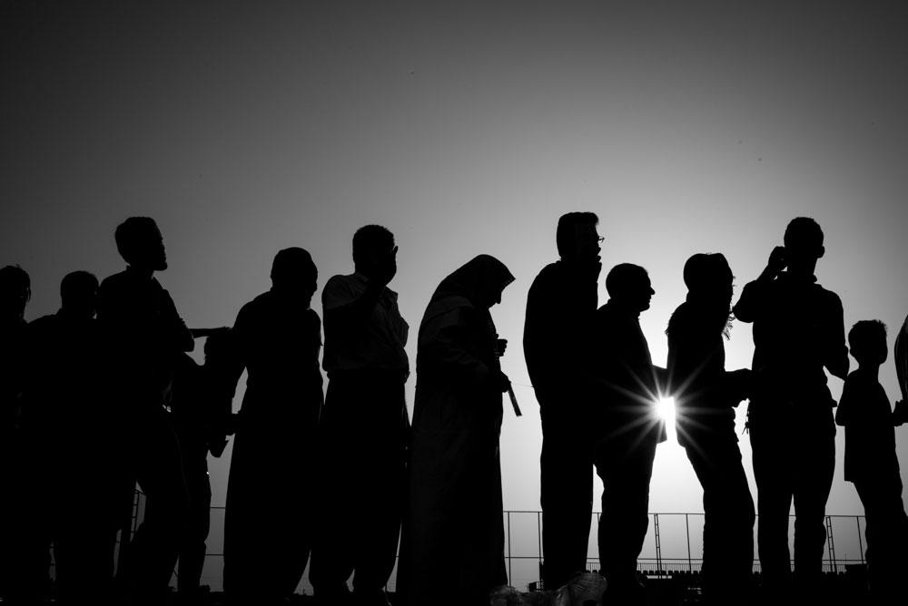 نازحون يتلقون اغاثات انسانية في مخيم ديبكة – تصوير: الكساندر افونسو – كوردستان24