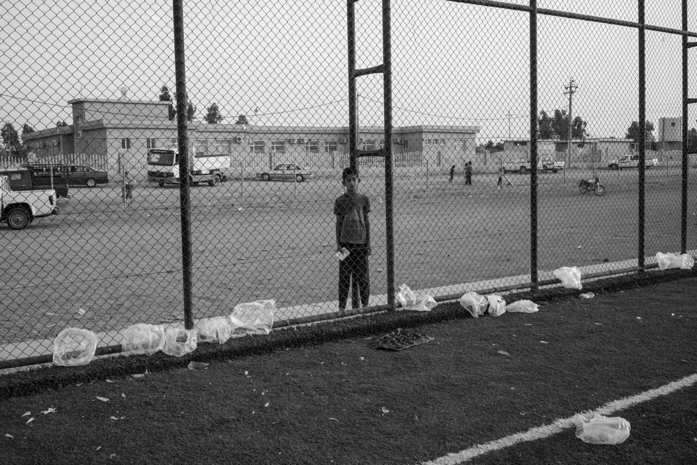 نازحون يتلقون اغاثات انسانية في مخيم ديبكة – تصوير: الكساندر افونسو – كوردستان24