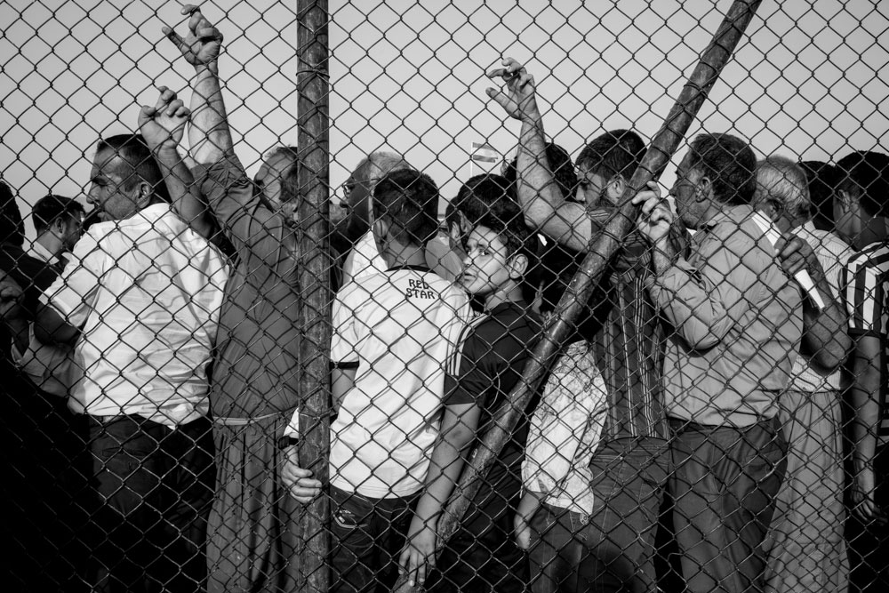 نازحون يتلقون اغاثات انسانية في مخيم ديبكة – تصوير: الكساندر افونسو – كوردستان24