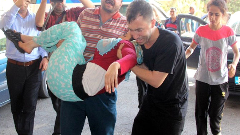 وێنه‌ی ئه‌و بووك و زاوایه‌ ببینه‌ كه‌ زه‌ماوه‌نده‌كه‌یان كرا به‌ تازیه‌