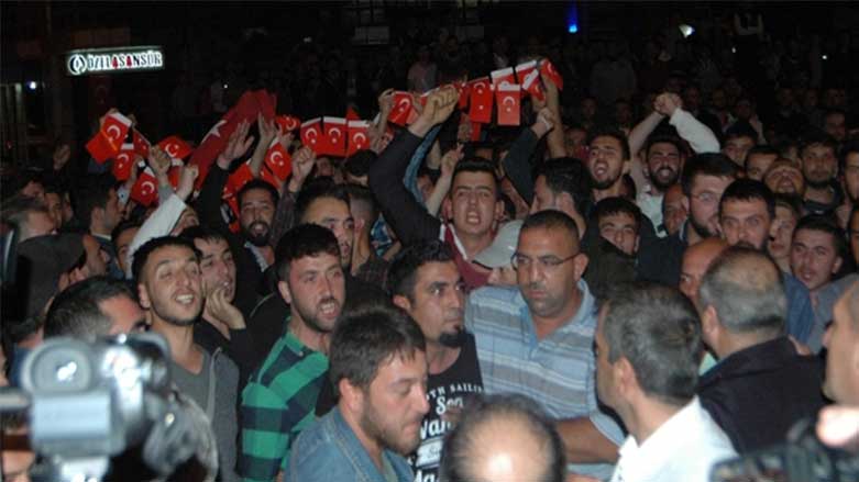 Li bajarê Kûtahyayê tirkan êrîşî kurdan kirin K24-Navenda Nûçeyan