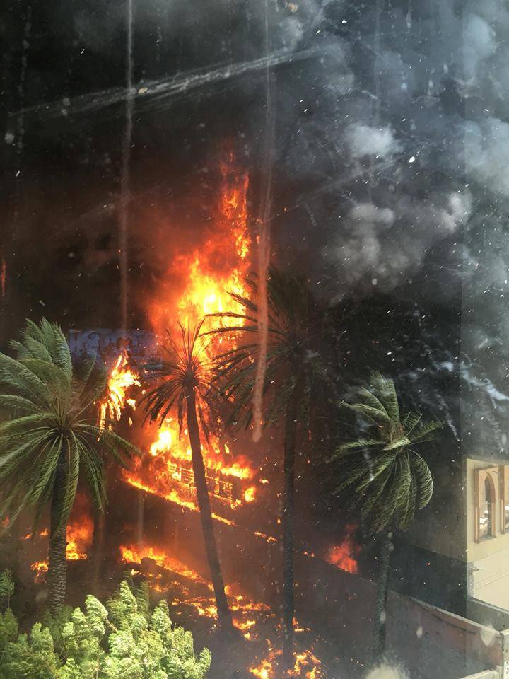 بالفيديو والصور.. نشوب حريق ضخم في فندق بمكة