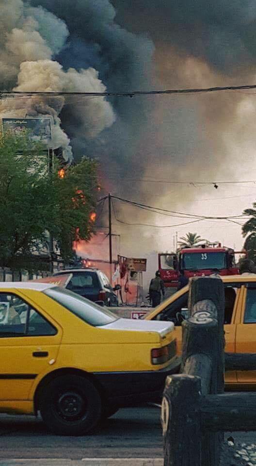 بالصور.. حريق كبير يلتهم مقهى بمنطقة زيونة شرقي بغداد