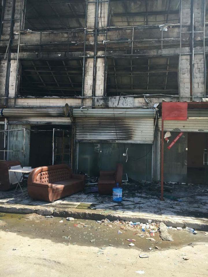 بالصور.. حريق كبير يلتهم مقهى بمنطقة زيونة شرقي بغداد