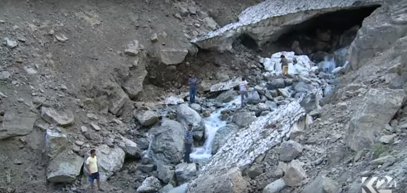 بالصور.. ثلوج بجبال كوردستان في الصيف القائظ 