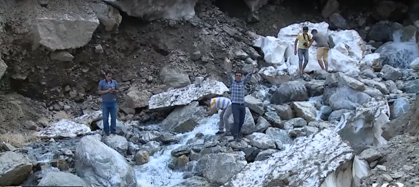 بالصور.. ثلوج بجبال كوردستان في الصيف القائظ 