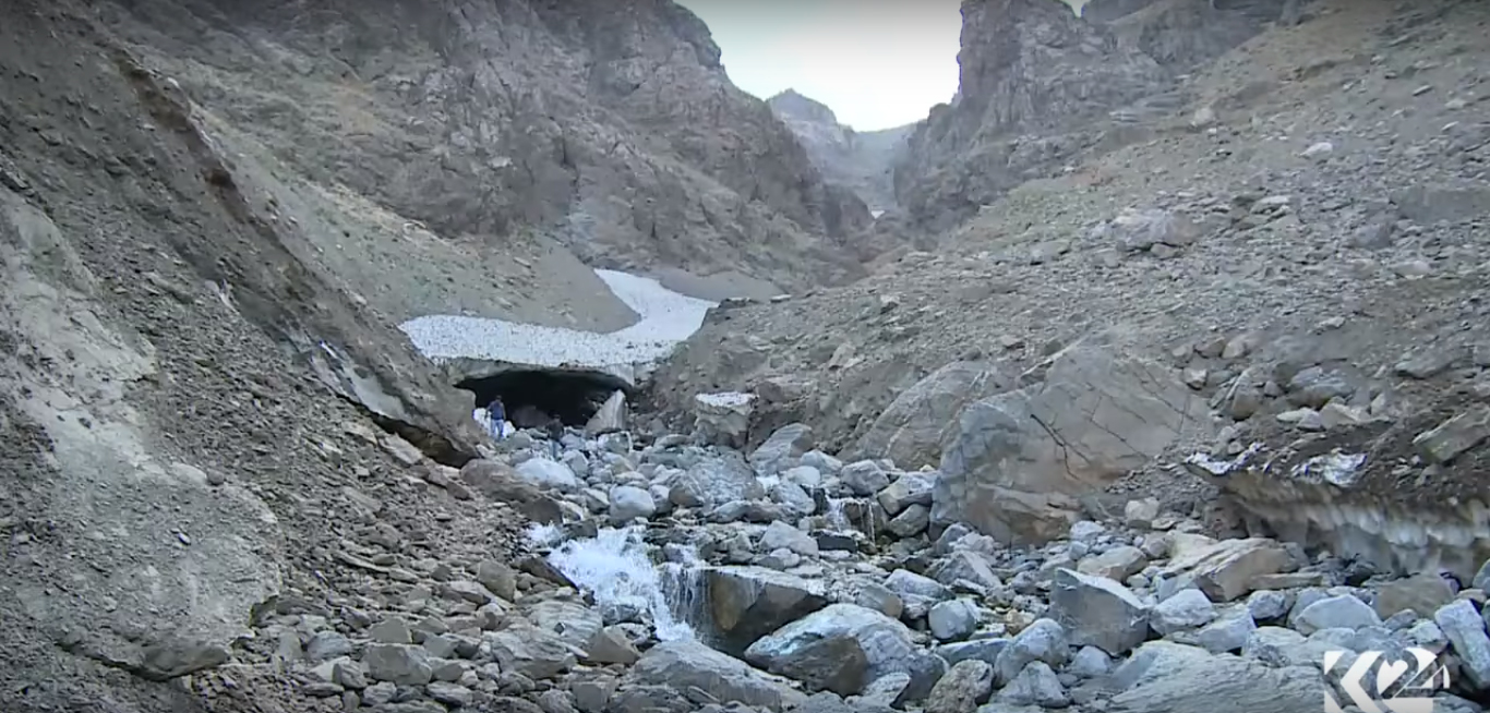 بالصور.. ثلوج بجبال كوردستان في الصيف القائظ 