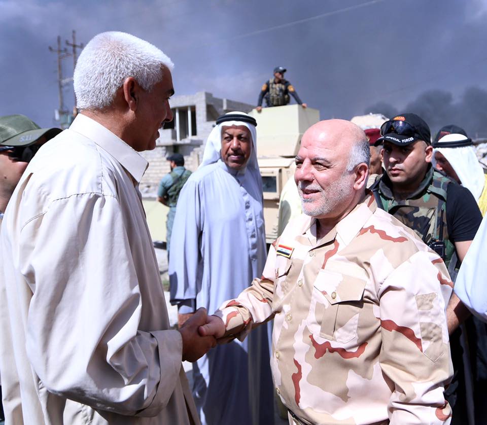 بالصور.. العبادي في القيارة بزي الجيش العراقي