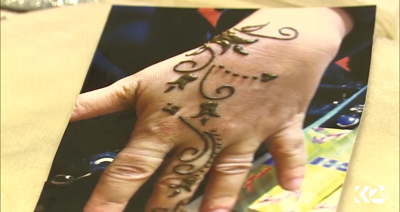 بالصور.. الحناء نقوش تجميلية معاصرة وفوائد صحية