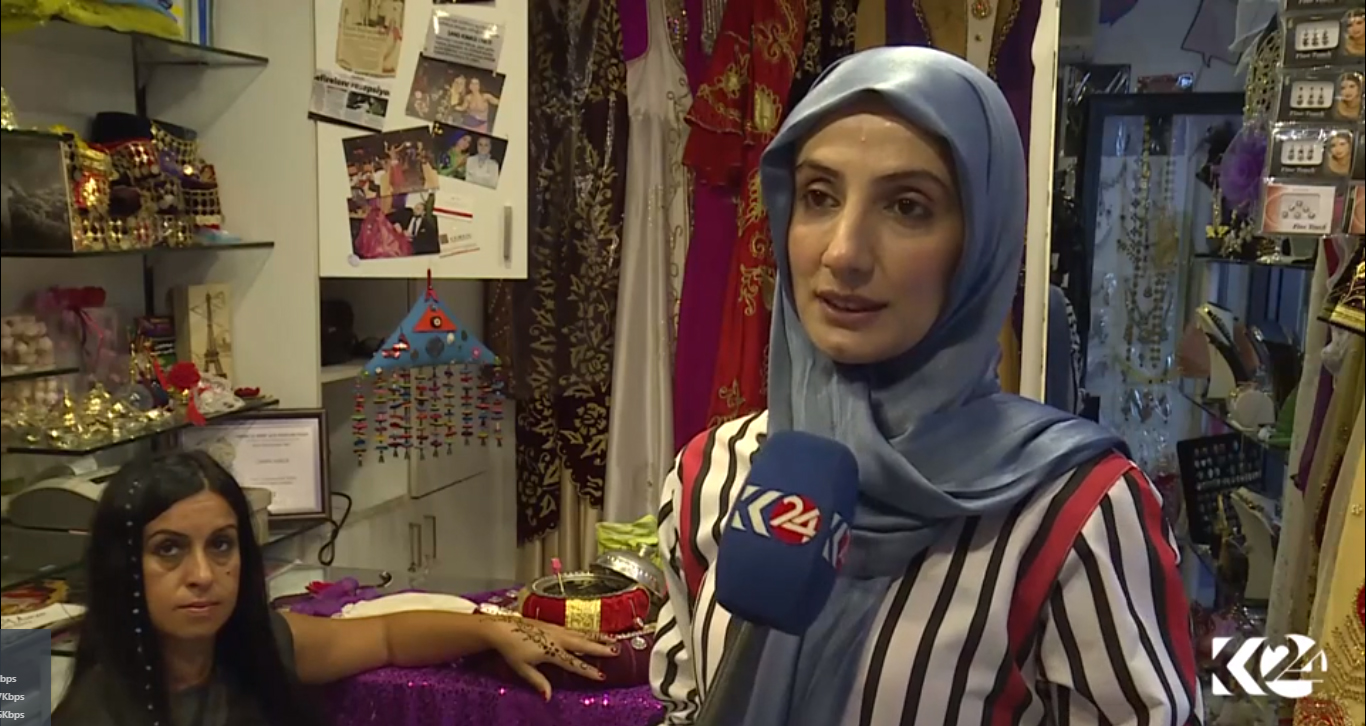 بالصور.. الحناء نقوش تجميلية معاصرة وفوائد صحية